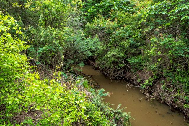 2570 Burke Road, Flatonia, TX 78941