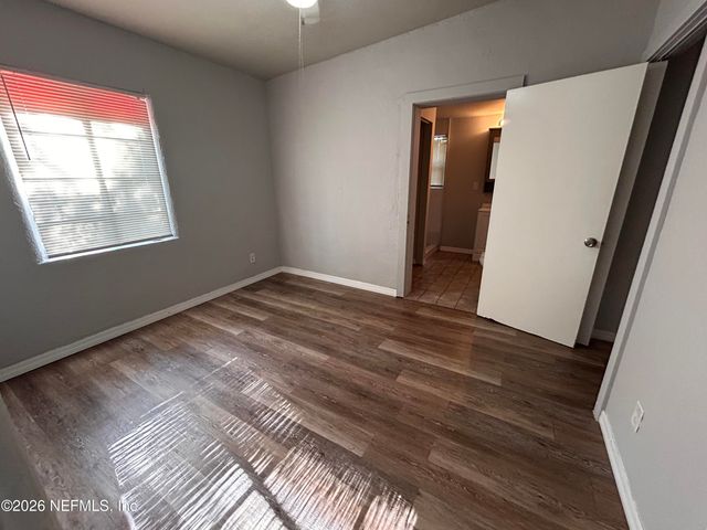 1648 N LOYOLA Drive, Jacksonville, FL 32218