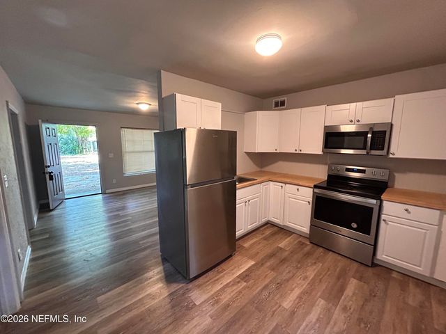 1648 N LOYOLA Drive, Jacksonville, FL 32218