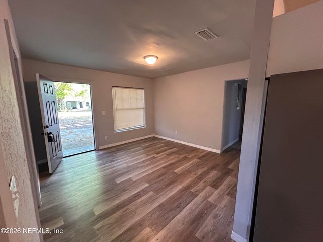 1648 N LOYOLA Drive, Jacksonville, FL 32218