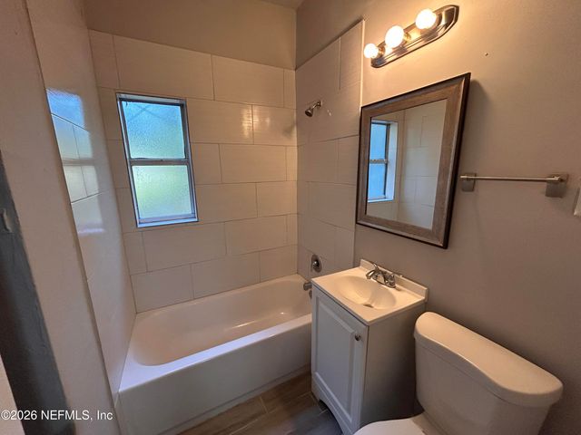 1648 N LOYOLA Drive, Jacksonville, FL 32218
