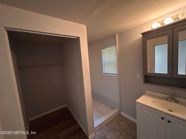 1648 N LOYOLA Drive, Jacksonville, FL 32218
