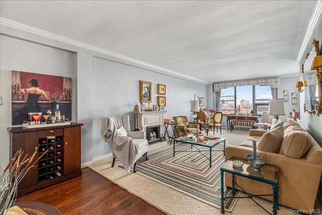 18-50 211th Street 6H, Bayside, NY 11360