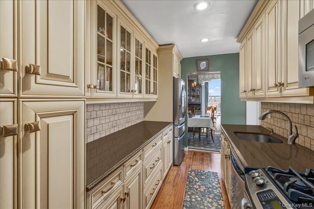 18-50 211th Street 6H, Bayside, NY 11360