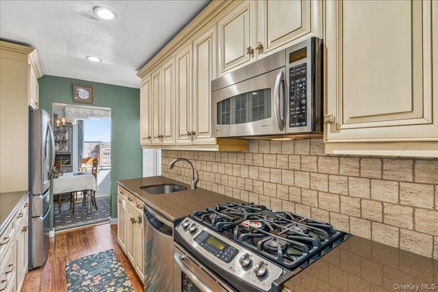 18-50 211th Street 6H, Bayside, NY 11360