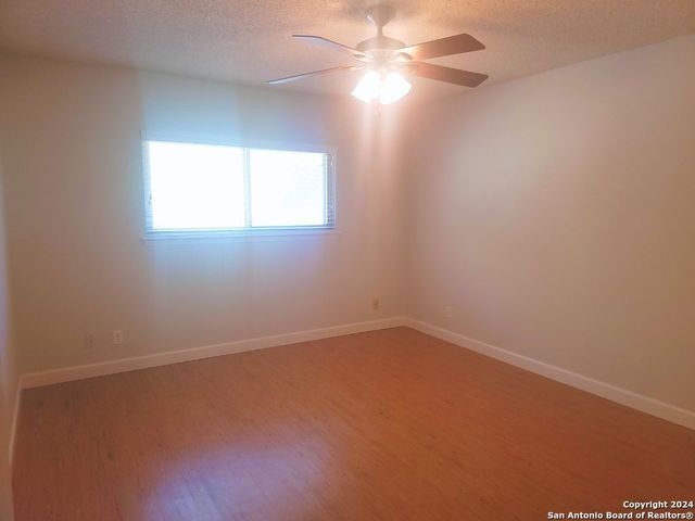 8842 THATCH DR, San Antonio, TX 78240