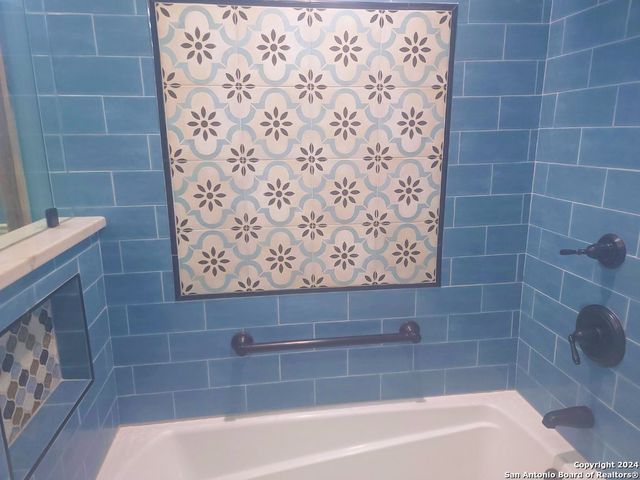 8842 THATCH DR, San Antonio, TX 78240