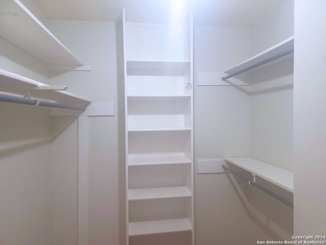 8842 THATCH DR, San Antonio, TX 78240