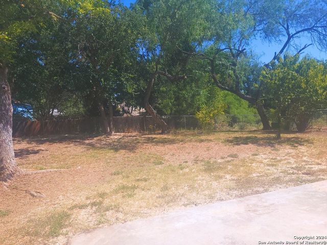 8842 THATCH DR, San Antonio, TX 78240