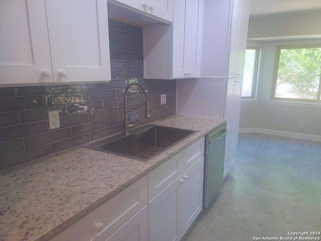 8842 THATCH DR, San Antonio, TX 78240