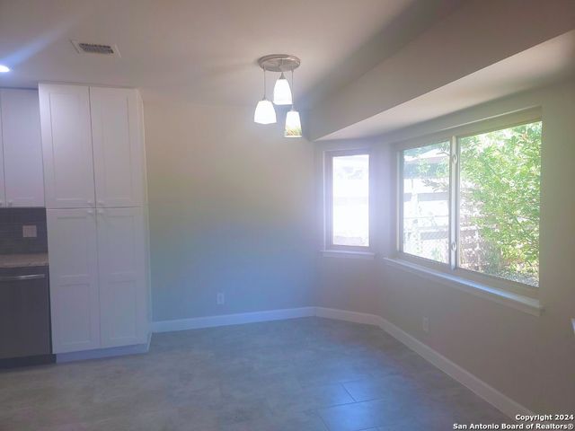 8842 THATCH DR, San Antonio, TX 78240