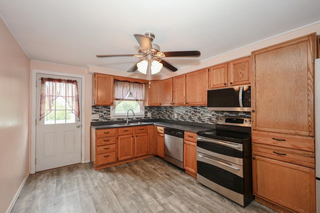 15 Raymond Drive, Merrimack, NH 03054