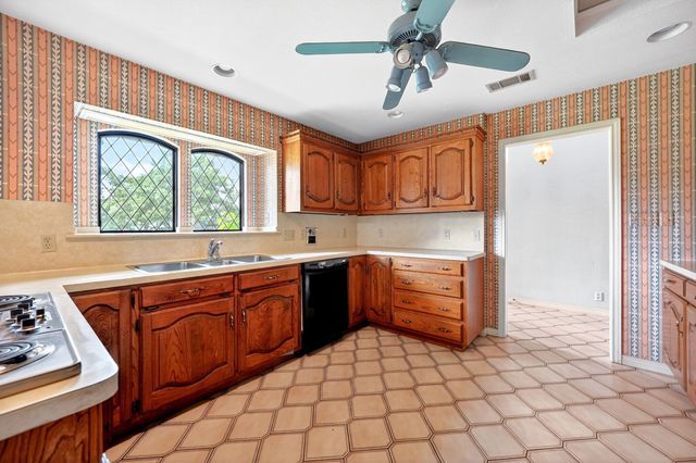 108 Heatherstone Circle, Kaufman, TX 75142