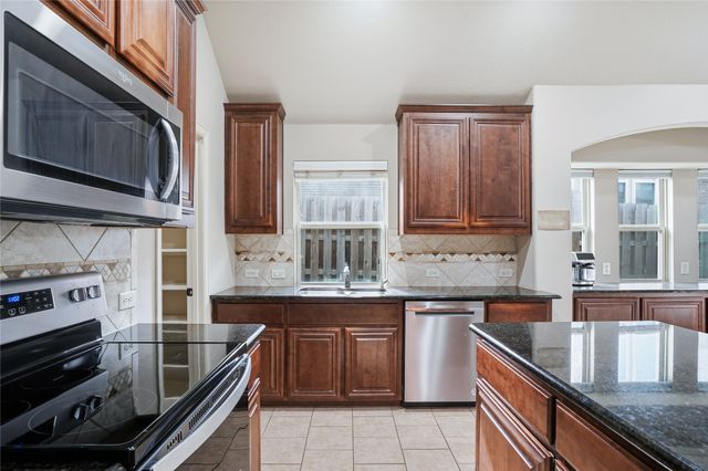 803 Lakeview Drive, Alvarado, TX 76009