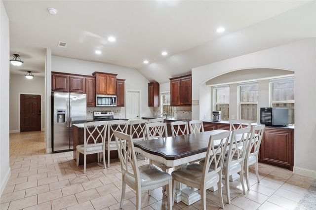 803 Lakeview Drive, Alvarado, TX 76009