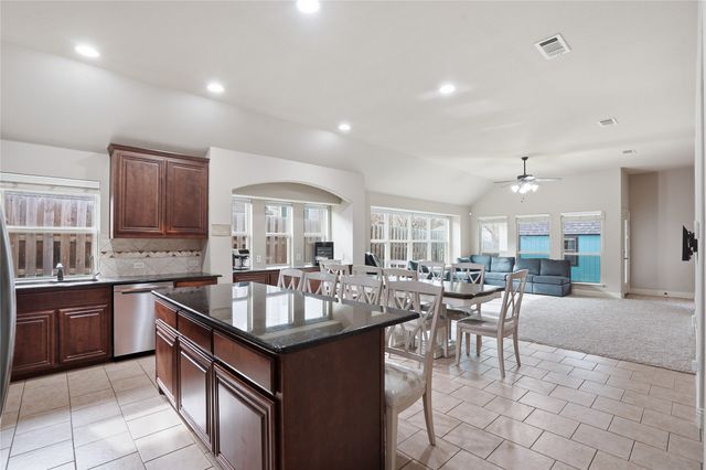 803 Lakeview Drive, Alvarado, TX 76009