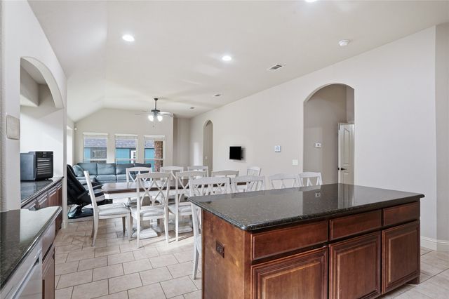 803 Lakeview Drive, Alvarado, TX 76009