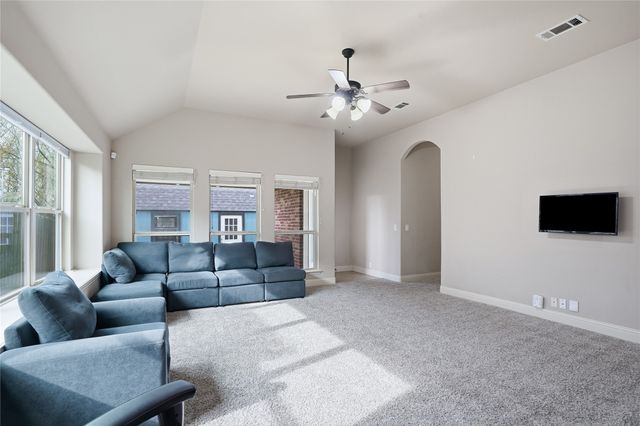 803 Lakeview Drive, Alvarado, TX 76009