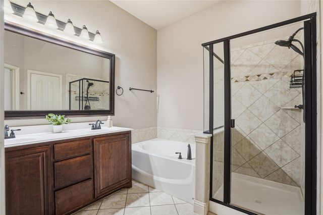 803 Lakeview Drive, Alvarado, TX 76009