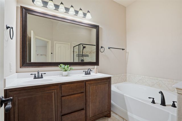 803 Lakeview Drive, Alvarado, TX 76009