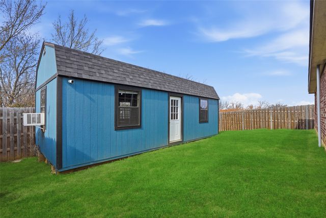 803 Lakeview Drive, Alvarado, TX 76009