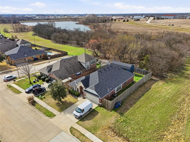 803 Lakeview Drive, Alvarado, TX 76009