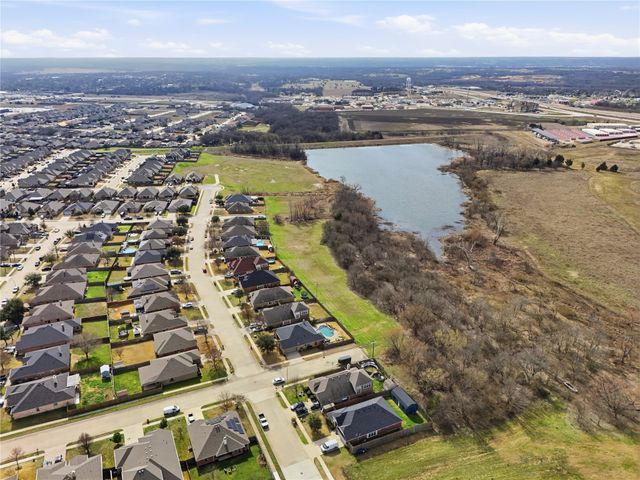 803 Lakeview Drive, Alvarado, TX 76009