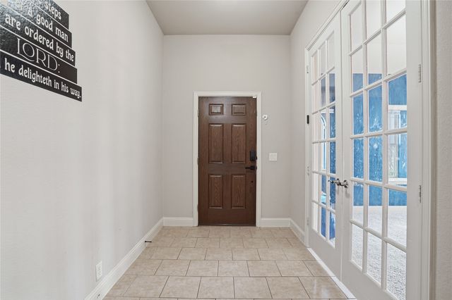 803 Lakeview Drive, Alvarado, TX 76009