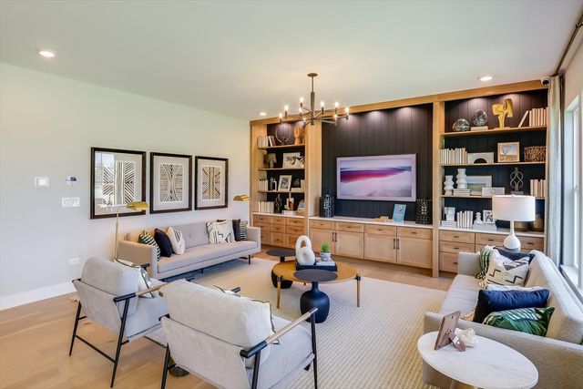 200 Piper Glen Avenue, Oswego, IL 60543