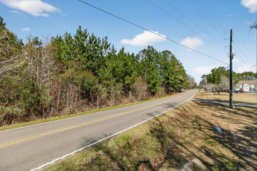Image 4 of property listing at 00 E Butternut Road, Summerville, SC 29483