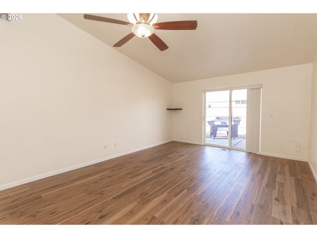 4659 Se RED CHERRY Ct, Salem, OR 97317