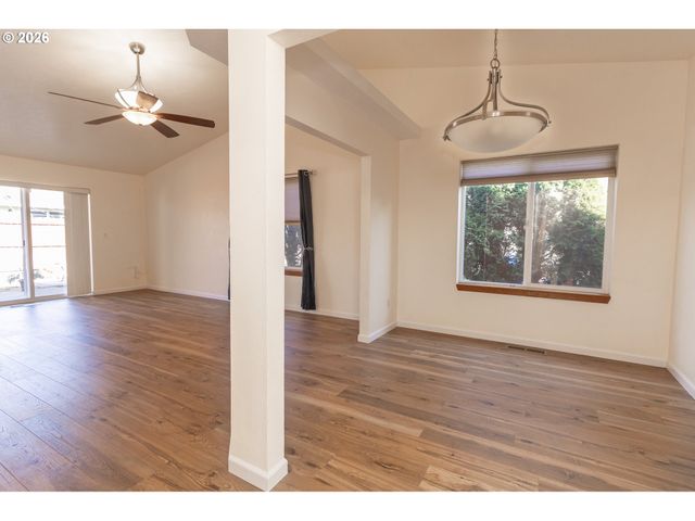 4659 Se RED CHERRY Ct, Salem, OR 97317