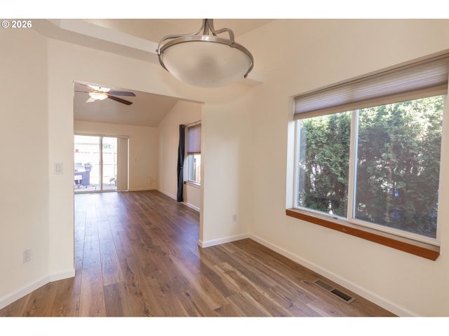 4659 Se RED CHERRY Ct, Salem, OR 97317
