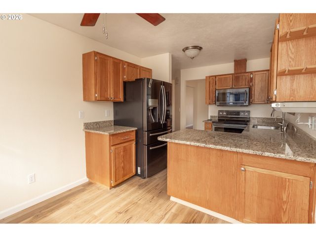 4659 Se RED CHERRY Ct, Salem, OR 97317