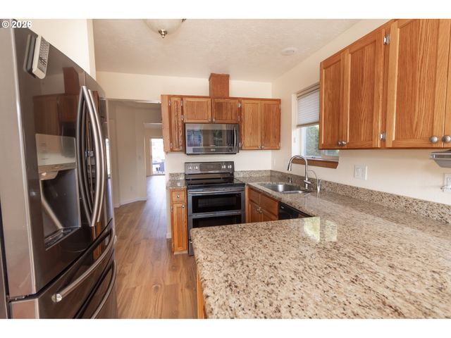 4659 Se RED CHERRY Ct, Salem, OR 97317