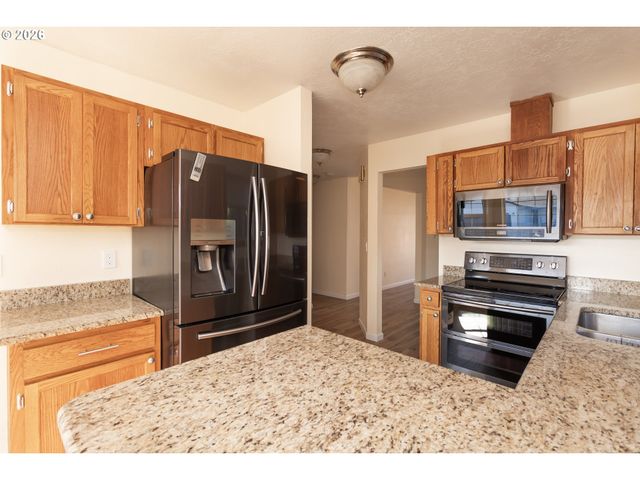 4659 Se RED CHERRY Ct, Salem, OR 97317