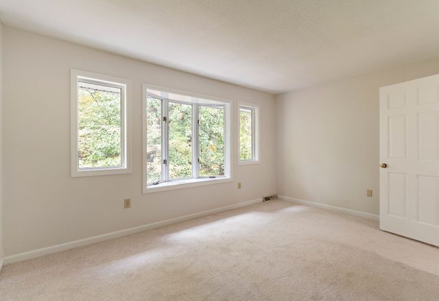 1005 Sherwood Forest Lane 1005, Saugus, MA 01906