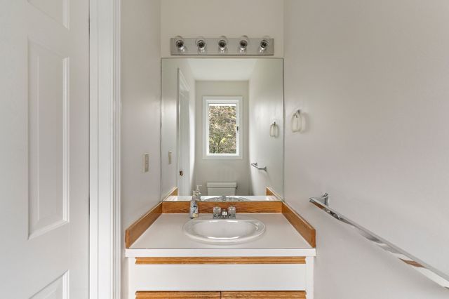 1005 Sherwood Forest Lane 1005, Saugus, MA 01906