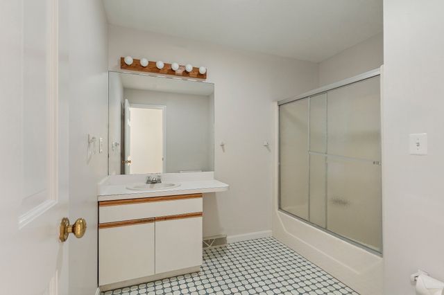 1005 Sherwood Forest Lane 1005, Saugus, MA 01906