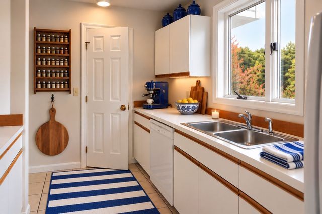 1005 Sherwood Forest Lane 1005, Saugus, MA 01906