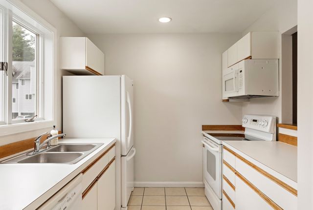 1005 Sherwood Forest Lane 1005, Saugus, MA 01906