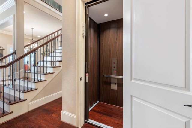 108 Mcgoey Circle, The Woodlands, TX 77384