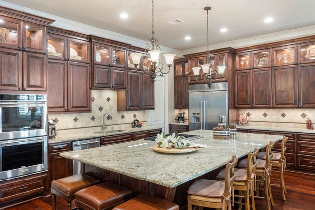 108 Mcgoey Circle, The Woodlands, TX 77384