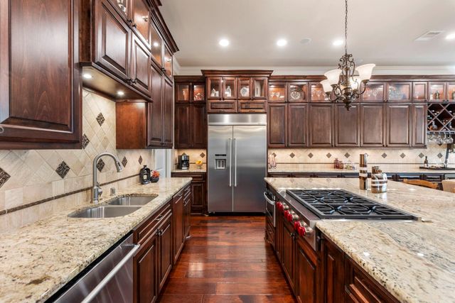 108 Mcgoey Circle, The Woodlands, TX 77384