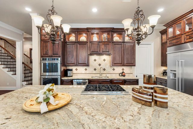 108 Mcgoey Circle, The Woodlands, TX 77384