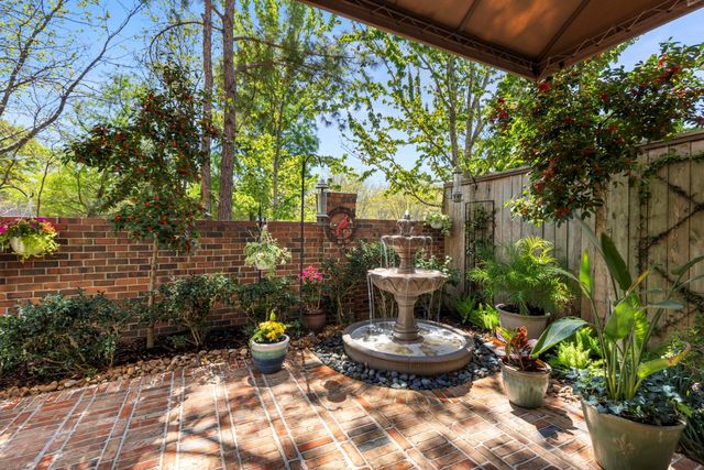 108 Mcgoey Circle, The Woodlands, TX 77384