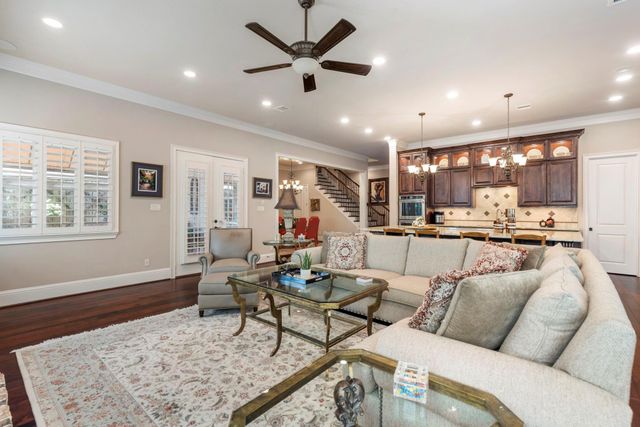 108 Mcgoey Circle, The Woodlands, TX 77384