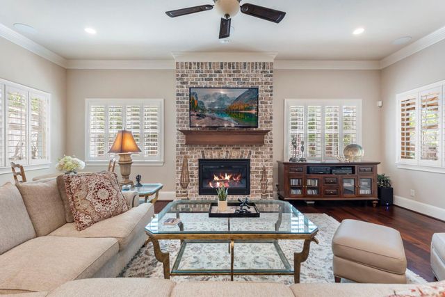 108 Mcgoey Circle, The Woodlands, TX 77384