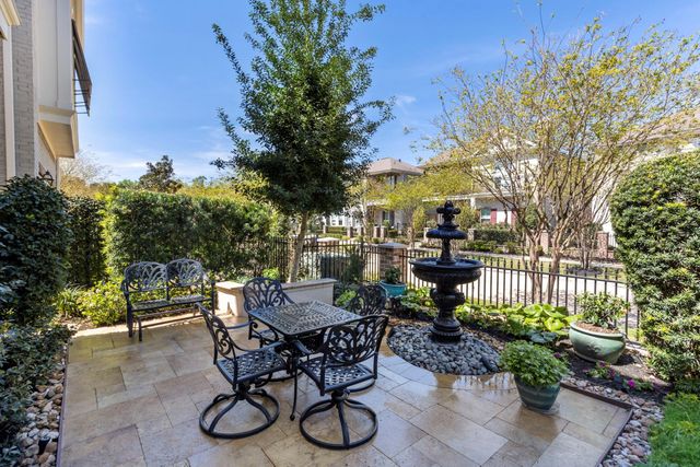 108 Mcgoey Circle, The Woodlands, TX 77384