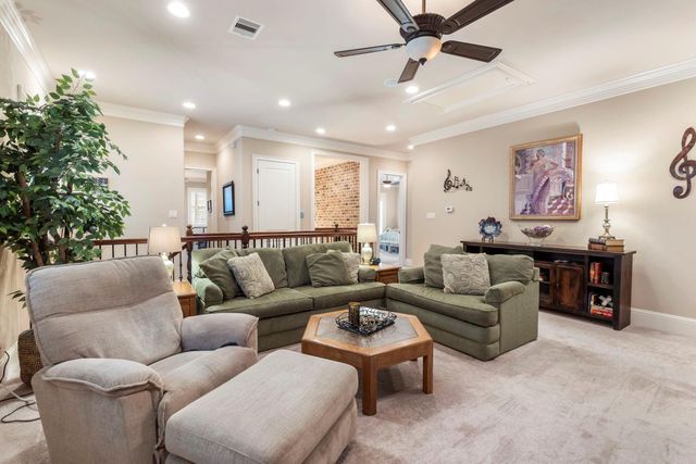 108 Mcgoey Circle, The Woodlands, TX 77384